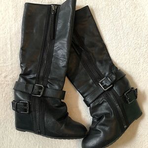 ❌ SOLD ❌ ALDO leather hidden wedge heel leather boots